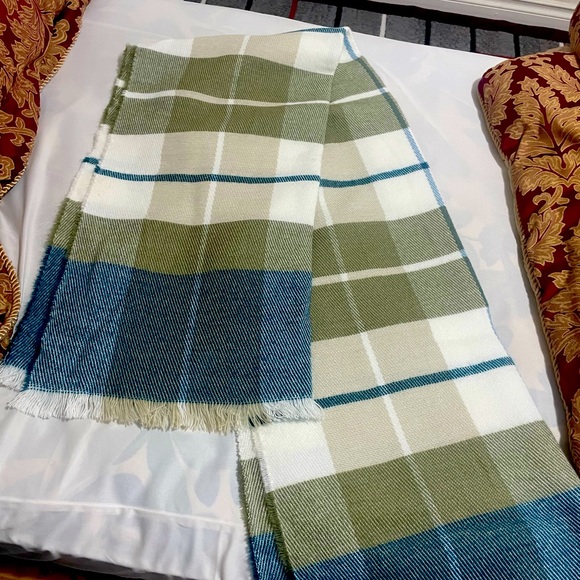 Scarf never used - Picture 1 of 1